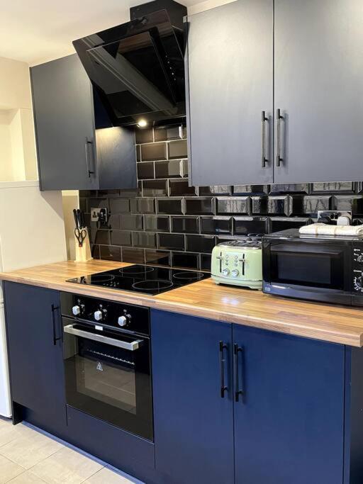 Central Area Terraced House With Private Hot Tub Lincoln Exterior foto